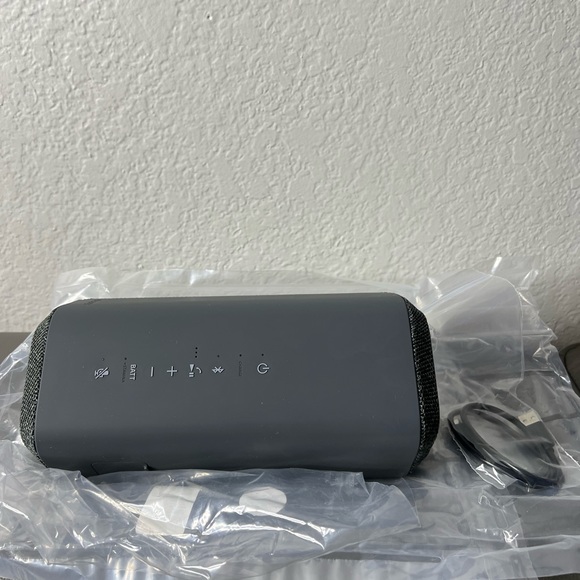 SONY SRSXE300 Bluetooth speaker - Picture 3 of 11